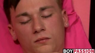 Californian twink strokes his hard cock for the cam