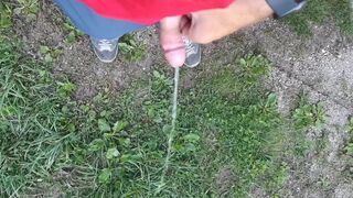 Cicci77 is without panties and Pedro is cold, but he still comes out of his warm habitat to make pee !!