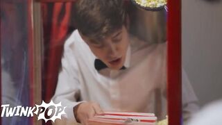 Twink Bottoms - Joey Mills Gets His Big Dick Sucks By Devy While Making Bottoms Corn For The Customer