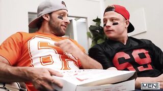 MEN - Dom King Sticks His Cock Through The Pizza Box For Some Blowjob Action With Logan Aarons