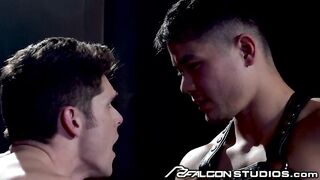 HotTwink Devin Franco DP'd Bareback In A Sex Club