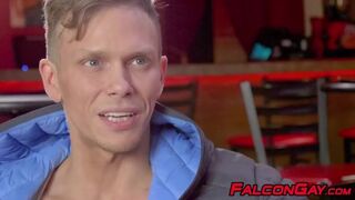 Muscular Skyy Knox anal fucks with stripper Ethan Chase