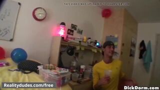 Happy Day - Trailer preview - Real Dudes