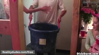 Twinky Dudes Suck Their Buddies At A College Party Make Them