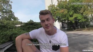 Shameless Dude Doesn't Care About Passersby Enjoys Wild Raw