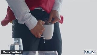 Men - Bareback threesome with two hunks