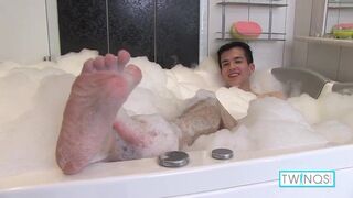 Skinny Innocent Twink Xander H Deep Fingers His Butt And Jerks Off!