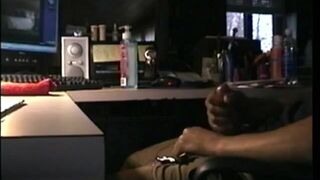 Amateur bloke wanking off watching porn