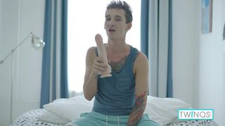 Deviant Twink Noah A Fucks Himself So Fucking Well!