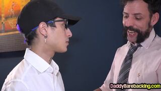 Tattooed gaydaddy fucks skinny Latin twink in office
