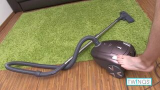 Sexy Rainbow Aaron Cums On Himself During A Nice Solo Session!