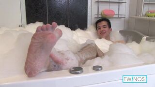 Skinny Innocent Twink Xander H Deep Fingers His Butt And Jerks Off!