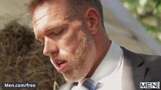 Men - Mayor Alex Mecum Gets His Huge Cock Secretly Sucked By Cute Guy Trent King In Public