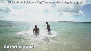 Gay - Trevor Laster Gets Good Pump On The Beach With Wesley Woods