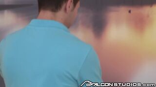 Sean Zevran Gets a Hot Massage