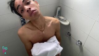 HOT YOUNG MAN DANCES IN HIS ROOM AND MOVES HIS TIGHT ASS